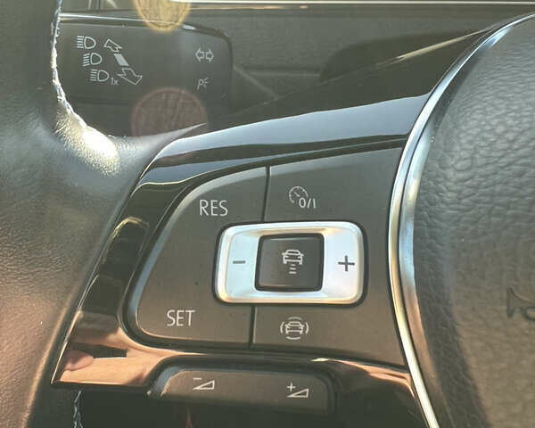 Синий Фольксваген e-Golf, объемом двигателя 0 л и пробегом 137 тыс. км за 14200 $, фото 47 на Automoto.ua