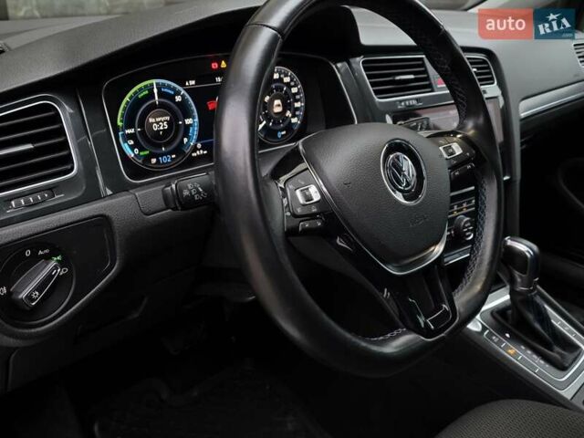 Синий Фольксваген e-Golf, объемом двигателя 0 л и пробегом 140 тыс. км за 11750 $, фото 25 на Automoto.ua