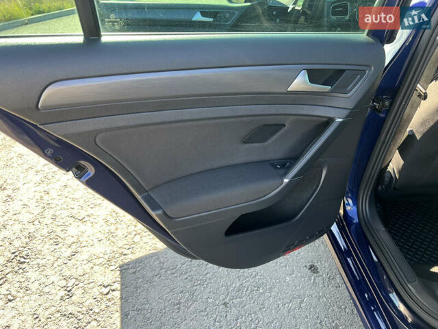 Синий Фольксваген e-Golf, объемом двигателя 0 л и пробегом 137 тыс. км за 14200 $, фото 24 на Automoto.ua