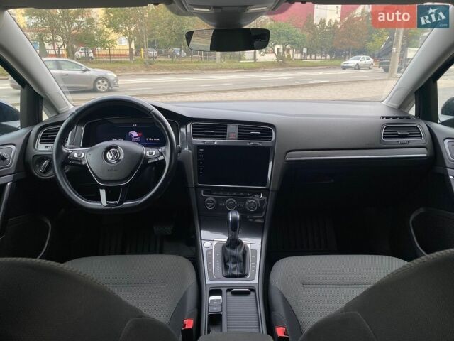 Синий Фольксваген e-Golf, объемом двигателя 0 л и пробегом 163 тыс. км за 11899 $, фото 12 на Automoto.ua