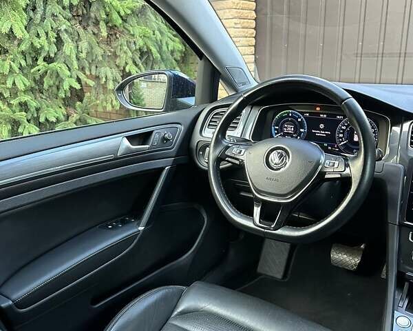 Синий Фольксваген e-Golf, объемом двигателя 0 л и пробегом 74 тыс. км за 14900 $, фото 14 на Automoto.ua