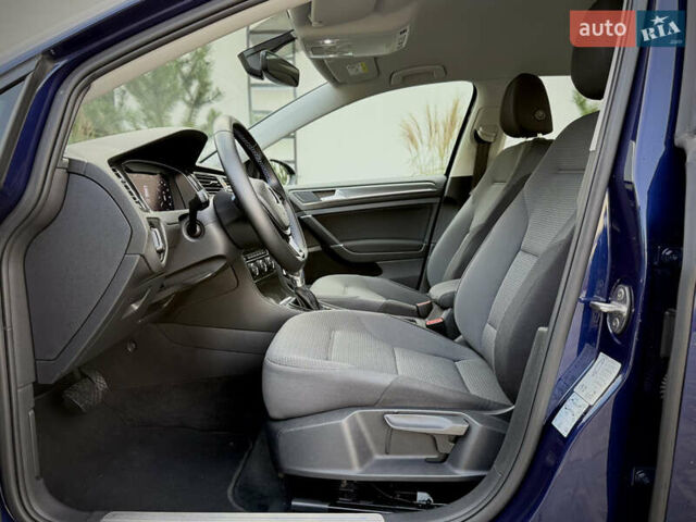 Синій Фольксваген e-Golf, об'ємом двигуна 0 л та пробігом 127 тис. км за 12950 $, фото 40 на Automoto.ua