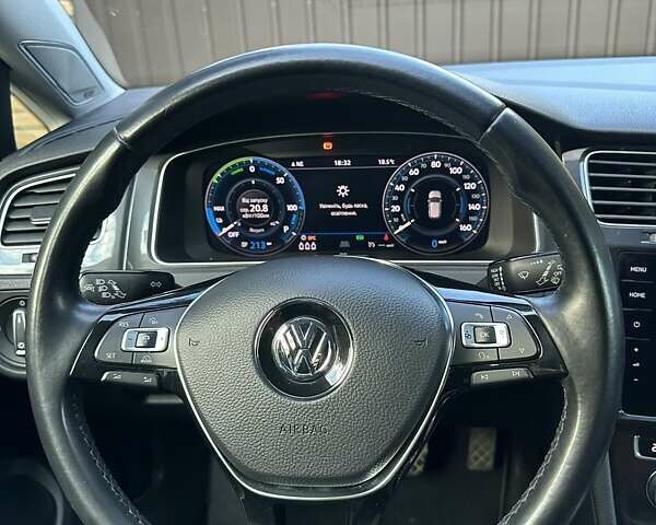 Синий Фольксваген e-Golf, объемом двигателя 0 л и пробегом 74 тыс. км за 14900 $, фото 16 на Automoto.ua