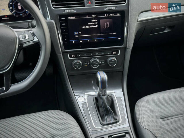 Синій Фольксваген e-Golf, об'ємом двигуна 0 л та пробігом 127 тис. км за 12950 $, фото 39 на Automoto.ua