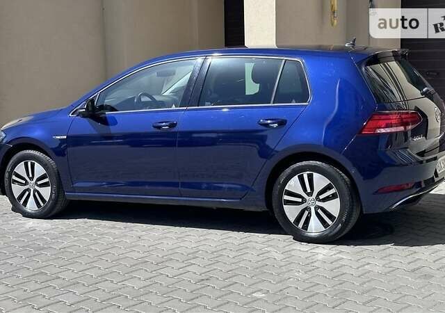 Синий Фольксваген e-Golf, объемом двигателя 0 л и пробегом 97 тыс. км за 15999 $, фото 4 на Automoto.ua