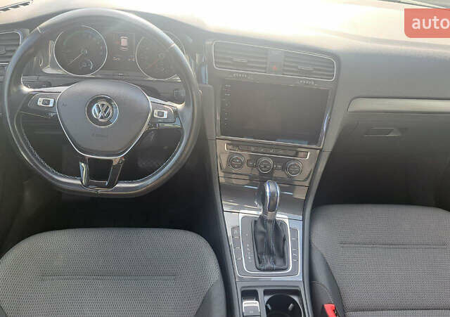 Синий Фольксваген e-Golf, объемом двигателя 0 л и пробегом 62 тыс. км за 13750 $, фото 13 на Automoto.ua