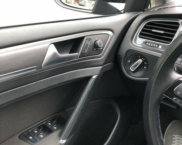 Синий Фольксваген e-Golf, объемом двигателя 0 л и пробегом 110 тыс. км за 13500 $, фото 32 на Automoto.ua