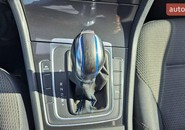 Синий Фольксваген e-Golf, объемом двигателя 0 л и пробегом 62 тыс. км за 13750 $, фото 15 на Automoto.ua