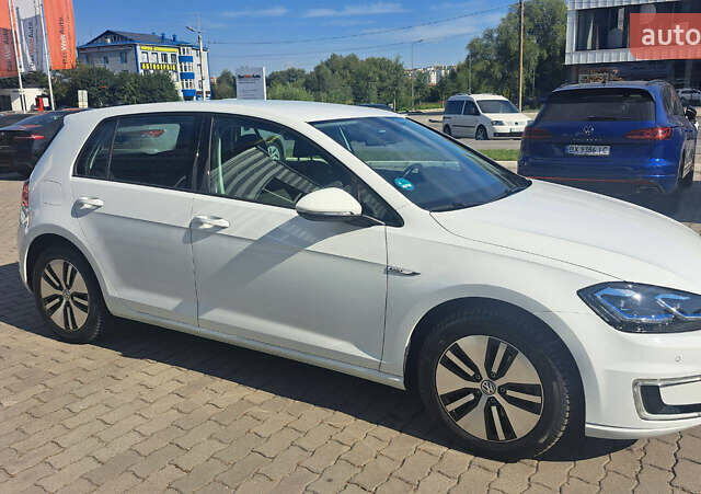 Синий Фольксваген e-Golf, объемом двигателя 0 л и пробегом 62 тыс. км за 13750 $, фото 2 на Automoto.ua