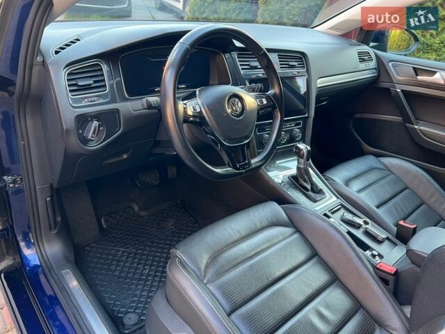 Синий Фольксваген e-Golf, объемом двигателя 0 л и пробегом 121 тыс. км за 12999 $, фото 2 на Automoto.ua