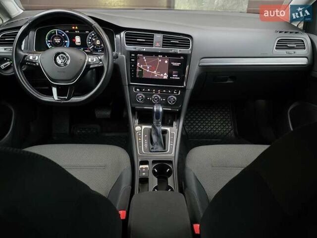 Синий Фольксваген e-Golf, объемом двигателя 0 л и пробегом 140 тыс. км за 11750 $, фото 28 на Automoto.ua