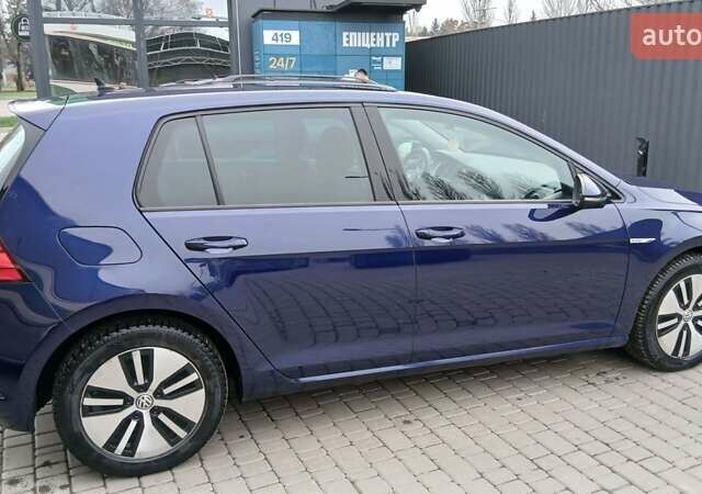 Синий Фольксваген e-Golf, объемом двигателя 0 л и пробегом 152 тыс. км за 13000 $, фото 2 на Automoto.ua