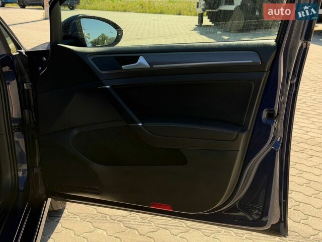 Синий Фольксваген e-Golf, объемом двигателя 0 л и пробегом 165 тыс. км за 13999 $, фото 53 на Automoto.ua