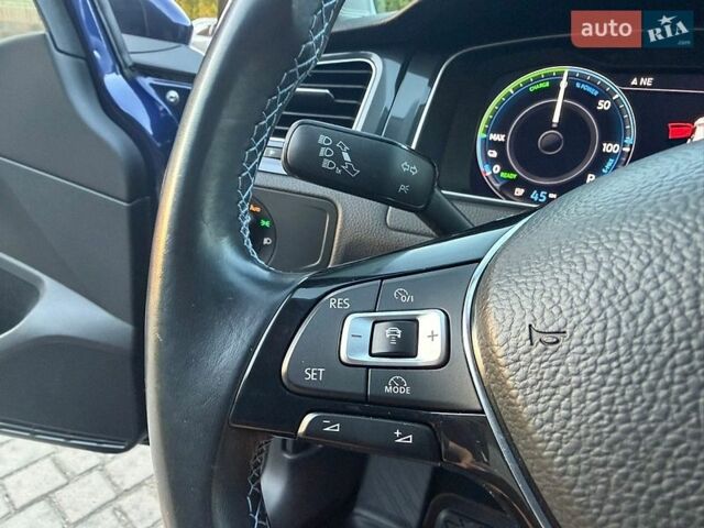 Синий Фольксваген e-Golf, объемом двигателя 0 л и пробегом 96 тыс. км за 13400 $, фото 43 на Automoto.ua