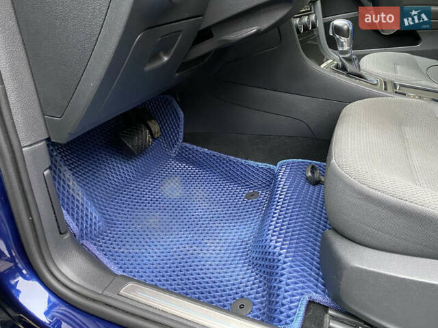 Синий Фольксваген e-Golf, объемом двигателя 0 л и пробегом 124 тыс. км за 15200 $, фото 9 на Automoto.ua