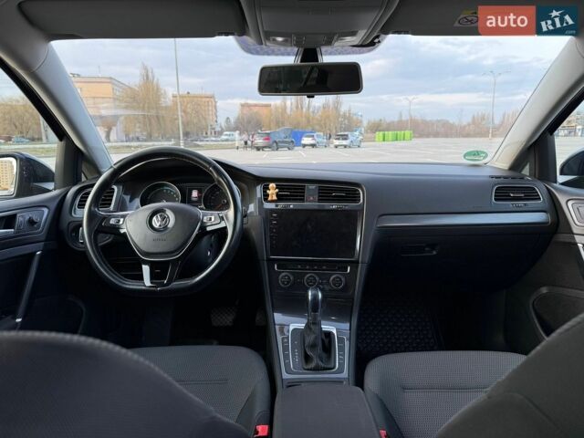 Синий Фольксваген e-Golf, объемом двигателя 0 л и пробегом 150 тыс. км за 11000 $, фото 8 на Automoto.ua