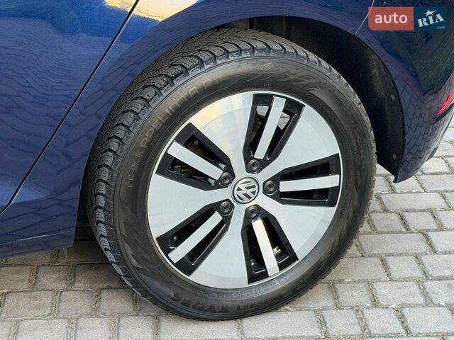 Синий Фольксваген e-Golf, объемом двигателя 0 л и пробегом 96 тыс. км за 13400 $, фото 18 на Automoto.ua