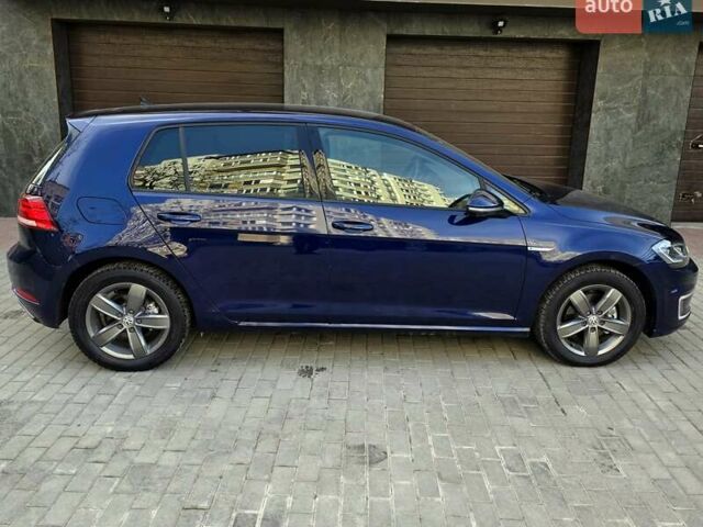 Синий Фольксваген e-Golf, объемом двигателя 0 л и пробегом 140 тыс. км за 11999 $, фото 4 на Automoto.ua