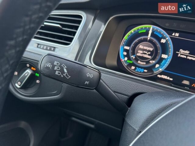 Синий Фольксваген e-Golf, объемом двигателя 0 л и пробегом 79 тыс. км за 14400 $, фото 26 на Automoto.ua