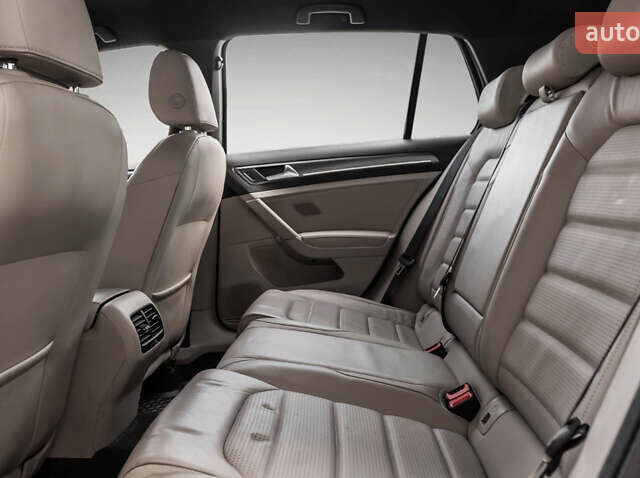 Синий Фольксваген e-Golf, объемом двигателя 0 л и пробегом 132 тыс. км за 12890 $, фото 6 на Automoto.ua