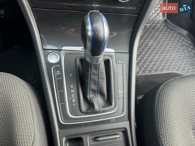 Синий Фольксваген e-Golf, объемом двигателя 0 л и пробегом 113 тыс. км за 11350 $, фото 11 на Automoto.ua