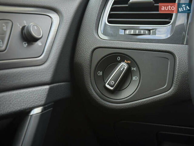 Синій Фольксваген e-Golf, об'ємом двигуна 0 л та пробігом 127 тис. км за 12950 $, фото 60 на Automoto.ua