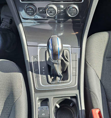 Синий Фольксваген e-Golf, объемом двигателя 0 л и пробегом 62 тыс. км за 13750 $, фото 16 на Automoto.ua