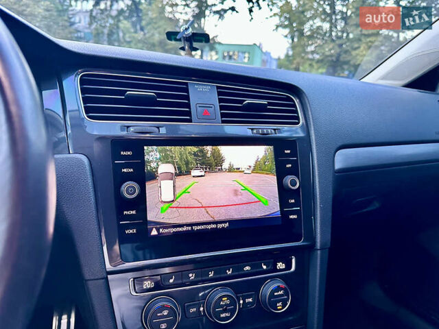 Синий Фольксваген e-Golf, объемом двигателя 0 л и пробегом 93 тыс. км за 14350 $, фото 49 на Automoto.ua