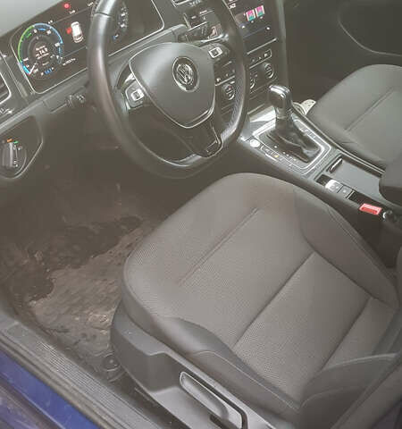Синий Фольксваген e-Golf, объемом двигателя 0 л и пробегом 65 тыс. км за 15500 $, фото 4 на Automoto.ua