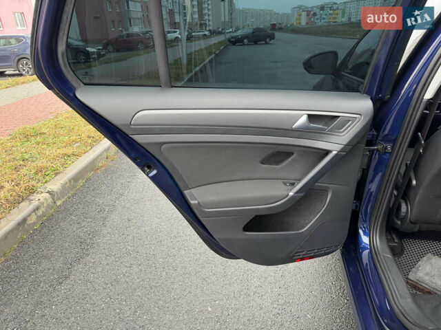 Синий Фольксваген e-Golf, объемом двигателя 0 л и пробегом 93 тыс. км за 14555 $, фото 51 на Automoto.ua