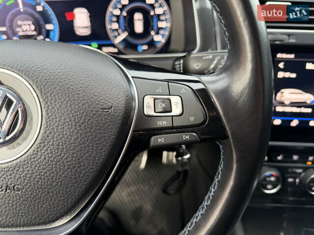 Синий Фольксваген e-Golf, объемом двигателя 0 л и пробегом 93 тыс. км за 14555 $, фото 40 на Automoto.ua