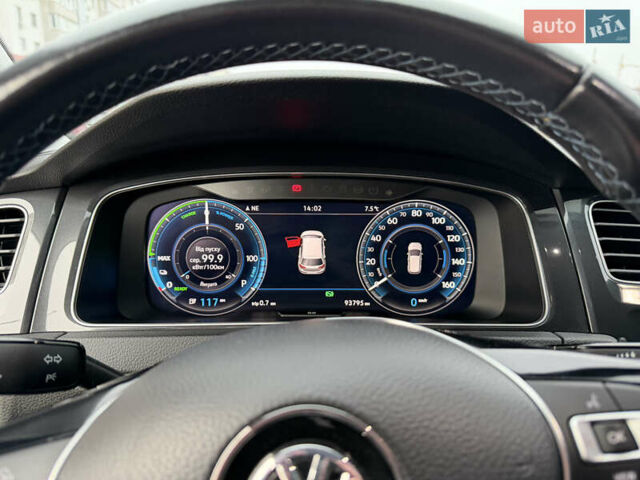 Синий Фольксваген e-Golf, объемом двигателя 0 л и пробегом 93 тыс. км за 14555 $, фото 37 на Automoto.ua