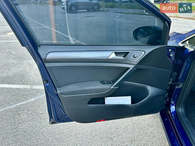Синий Фольксваген e-Golf, объемом двигателя 0 л и пробегом 93 тыс. км за 14350 $, фото 37 на Automoto.ua