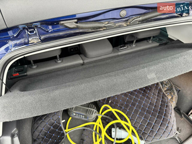 Синий Фольксваген e-Golf, объемом двигателя 0 л и пробегом 93 тыс. км за 14555 $, фото 61 на Automoto.ua