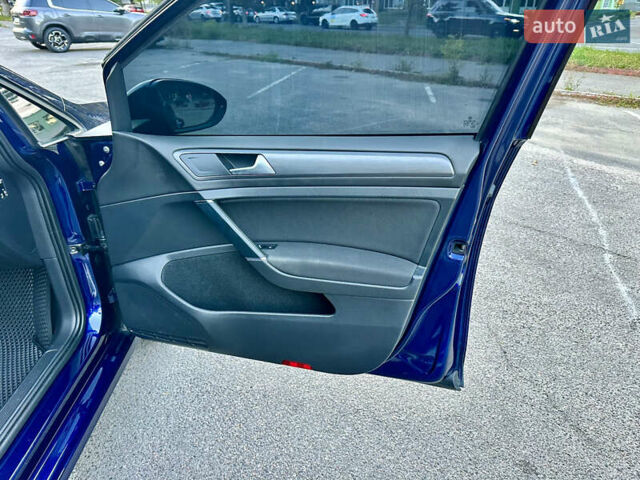 Синий Фольксваген e-Golf, объемом двигателя 0 л и пробегом 93 тыс. км за 14350 $, фото 60 на Automoto.ua