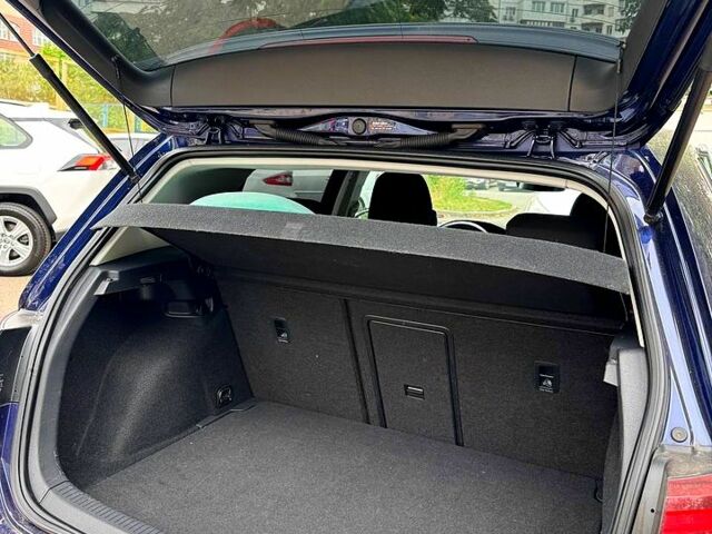 Синий Фольксваген e-Golf, объемом двигателя 0.14 л и пробегом 71 тыс. км за 15000 $, фото 3 на Automoto.ua