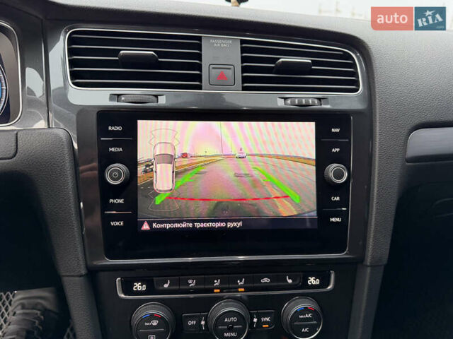 Синий Фольксваген e-Golf, объемом двигателя 0 л и пробегом 93 тыс. км за 14555 $, фото 49 на Automoto.ua