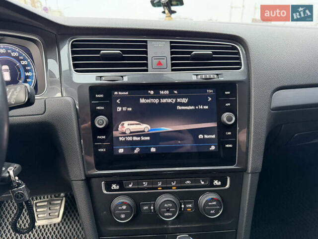 Синий Фольксваген e-Golf, объемом двигателя 0 л и пробегом 93 тыс. км за 14555 $, фото 44 на Automoto.ua