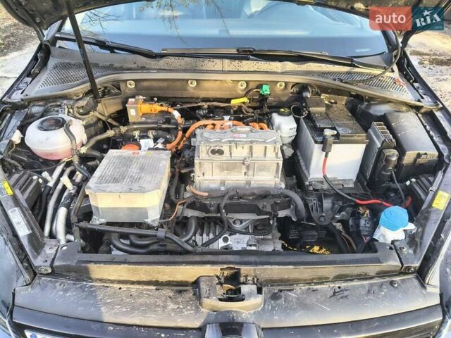 Синий Фольксваген e-Golf, объемом двигателя 0 л и пробегом 105 тыс. км за 13200 $, фото 66 на Automoto.ua