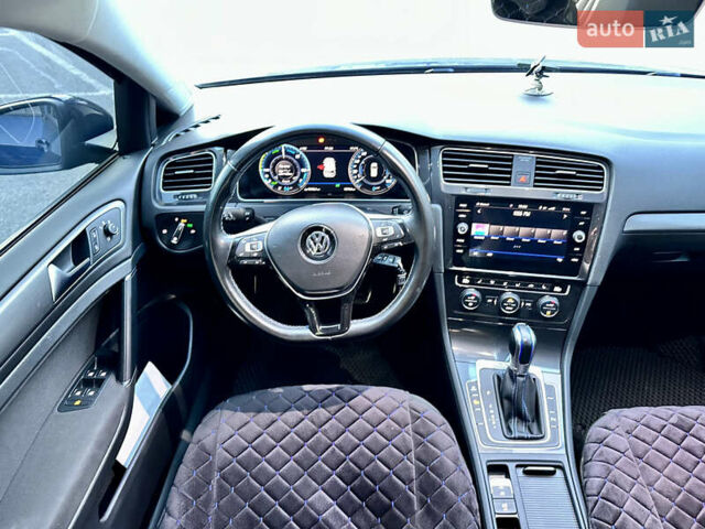 Синий Фольксваген e-Golf, объемом двигателя 0 л и пробегом 93 тыс. км за 14350 $, фото 55 на Automoto.ua