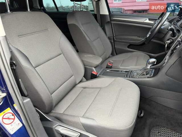 Синий Фольксваген e-Golf, объемом двигателя 0 л и пробегом 93 тыс. км за 14555 $, фото 57 на Automoto.ua