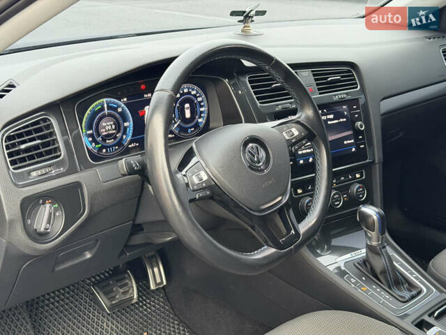 Синий Фольксваген e-Golf, объемом двигателя 0 л и пробегом 93 тыс. км за 14555 $, фото 35 на Automoto.ua