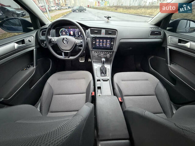 Синий Фольксваген e-Golf, объемом двигателя 0 л и пробегом 93 тыс. км за 14555 $, фото 63 на Automoto.ua