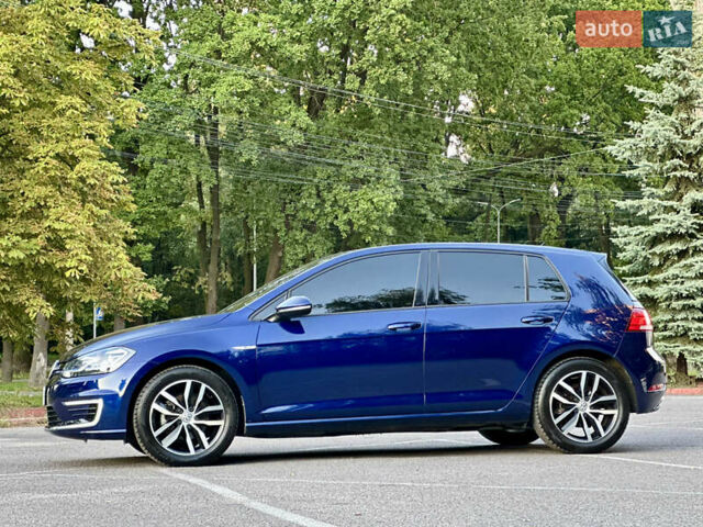 Синий Фольксваген e-Golf, объемом двигателя 0 л и пробегом 93 тыс. км за 14350 $, фото 24 на Automoto.ua