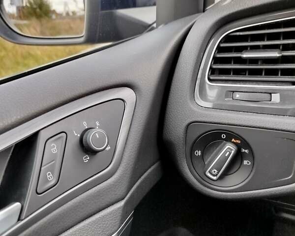 Синий Фольксваген e-Golf, объемом двигателя 0 л и пробегом 108 тыс. км за 13500 $, фото 12 на Automoto.ua