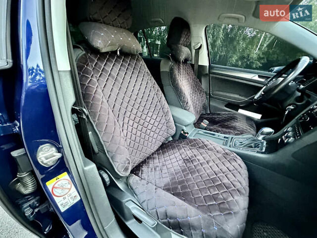 Синий Фольксваген e-Golf, объемом двигателя 0 л и пробегом 93 тыс. км за 14350 $, фото 63 на Automoto.ua