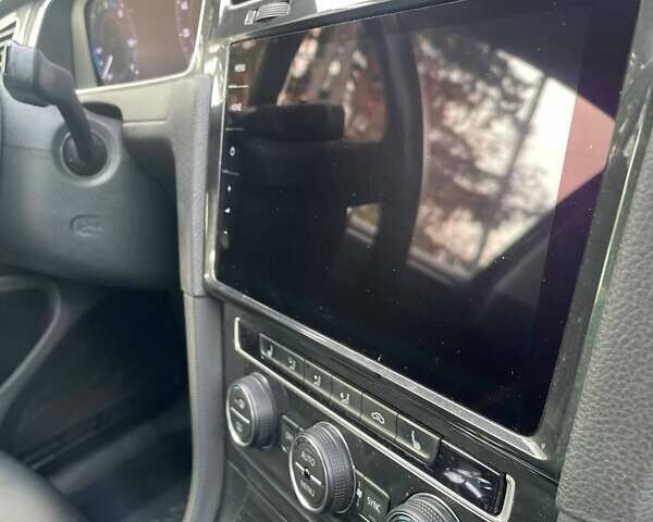 Синий Фольксваген e-Golf, объемом двигателя 0 л и пробегом 108 тыс. км за 13500 $, фото 15 на Automoto.ua
