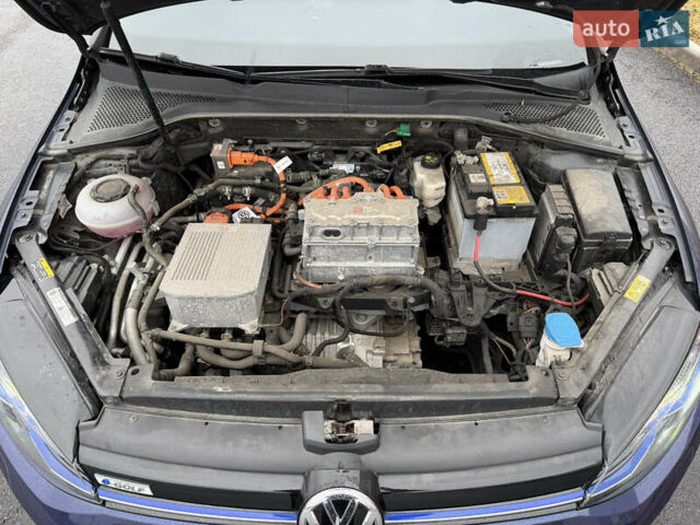 Синий Фольксваген e-Golf, объемом двигателя 0 л и пробегом 93 тыс. км за 14555 $, фото 65 на Automoto.ua