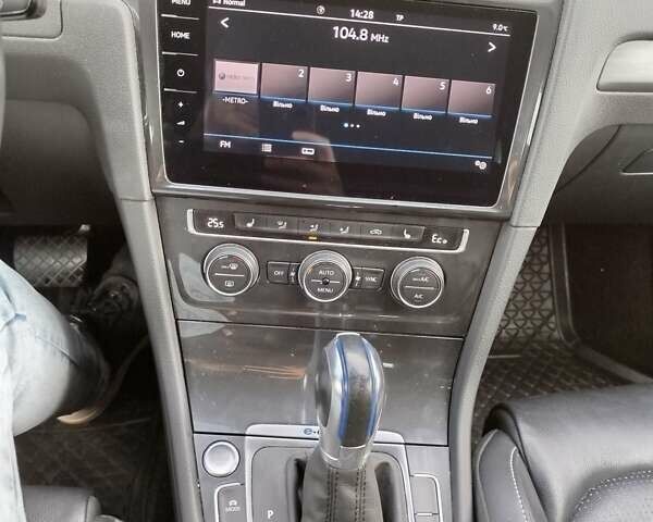 Синий Фольксваген e-Golf, объемом двигателя 0 л и пробегом 108 тыс. км за 13500 $, фото 11 на Automoto.ua