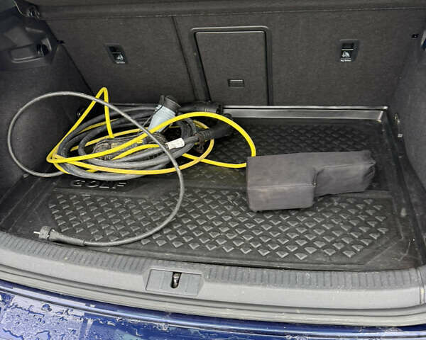 Синий Фольксваген e-Golf, объемом двигателя 0 л и пробегом 100 тыс. км за 16800 $, фото 11 на Automoto.ua